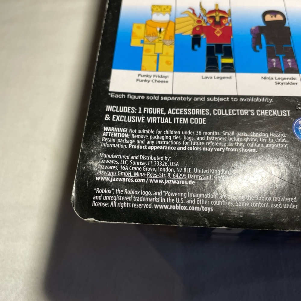 Roblox Collectible Figure - Blonde Character with Pink Accents - Picture 4 of 5